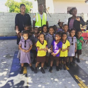 The little ones of Early Steps, with Sgt. Bennett and Ms. Jermaine Peart (left) and Candice Stewart of Royal Optimist Club of Kingston. (My photo)