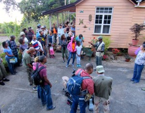 Ricardo Miller of Arrowhead Birding Tours explains a few things to an eager group of birders in Newcastle. (My photo)